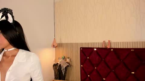 Miah and Bella online show from 31, 10, 2025