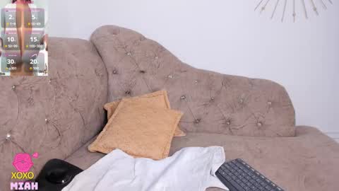 Miah Collins online show from 19, 12, 2025