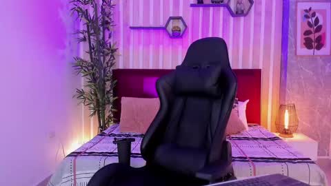 Mia Connor online show from 3, 12, 2024