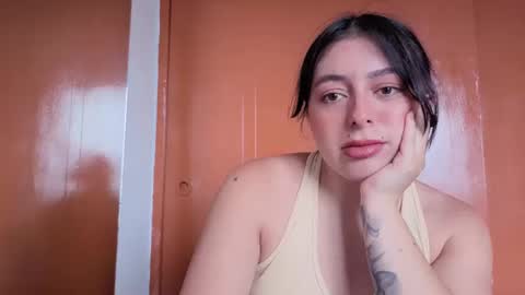 Snapshot of miakimky chatting on 27, 10, 2025 miakimky online show from 27, 10, 2025