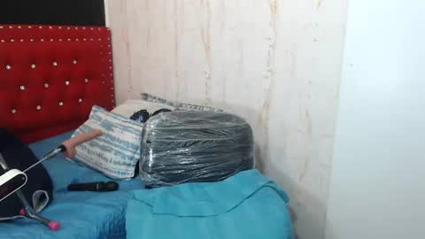 Snapshot of miakimky chatting on 22, 11, 2025 miakimky online show from 22, 11, 2025