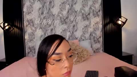 Mia Larouse online show from 10, 2, 2026