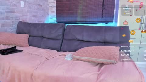 Snapshot of mialuxx chatting on 5, 1, 2025 Mia online show from 5, 1, 2025