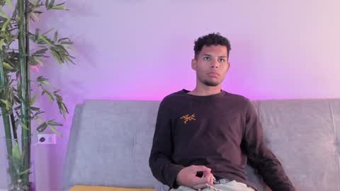 Snapshot of mialuxx chatting on 3, 2, 2025 Mia online show from 3, 2, 2025