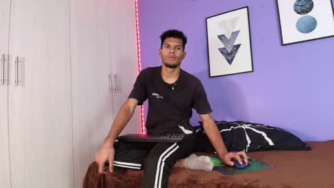 Snapshot of mialuxx chatting on 7, 2, 2025 Mia online show from 7, 2, 2025