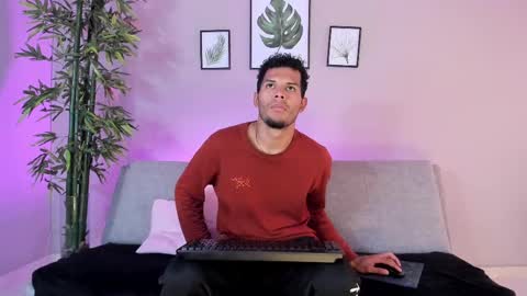 Snapshot of mialuxx chatting on 2, 3, 2025 Mia online show from 2, 3, 2025