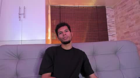 Snapshot of mialuxx chatting on 25, 10, 2025 Mia online show from 25, 10, 2025