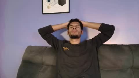 Snapshot of mialuxx chatting on 28, 10, 2025 Mia online show from 28, 10, 2025