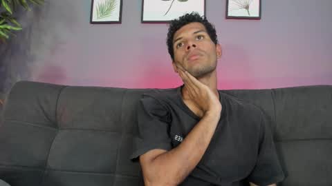 Snapshot of mialuxx chatting on 6, 11, 2025 Mia online show from 6, 11, 2025