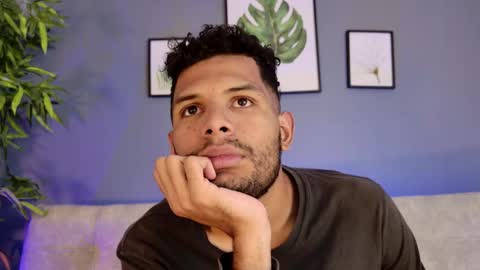 Snapshot of mialuxx chatting on 24, 11, 2025 Mia online show from 24, 11, 2025