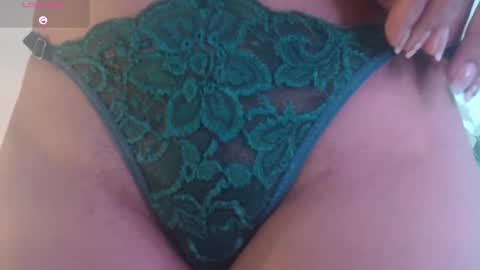 Snapshot of miamackleyn_ chatting on 12, 10, 2025 MIA online show from 12, 10, 2025