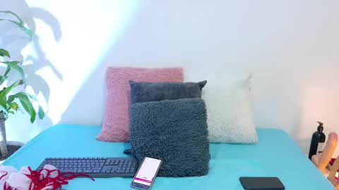 Snapshot of miamackleyn_ chatting on 16, 10, 2025 MIA online show from 16, 10, 2025