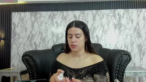 Mia   -5 7001400 Follow  online show from 6, 2, 2025