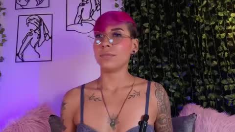 Snapshot of miamorgann chatting on 5, 11, 2025 Mia Morgann online show from 5, 11, 2025