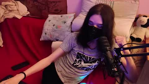 Snapshot of miaowhowl chatting on 27, 11, 2025 Kristien online show from 27, 11, 2025