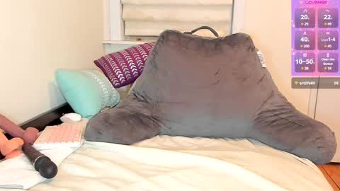 Mia  online show from 13, 2, 2025