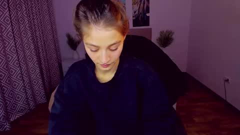 Snapshot of miapaw chatting on 22, 12, 2024 Mia online show from 22, 12, 2024