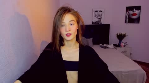 Snapshot of miapaw chatting on 25, 12, 2024 Mia online show from 25, 12, 2024