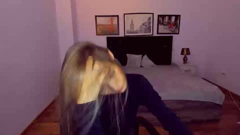 Snapshot of miapaw chatting on 29, 12, 2024 Mia online show from 29, 12, 2024