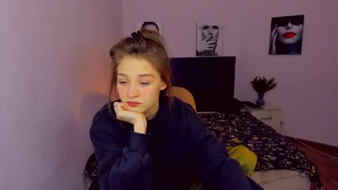 Snapshot of miapaw chatting on 3, 1, 2025 Mia online show from 3, 1, 2025