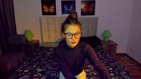 Snapshot of miapaw chatting on 4, 1, 2025 Mia online show from 4, 1, 2025