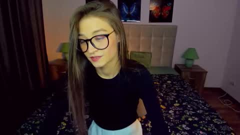 Snapshot of miapaw chatting on 7, 1, 2025 Mia online show from 7, 1, 2025