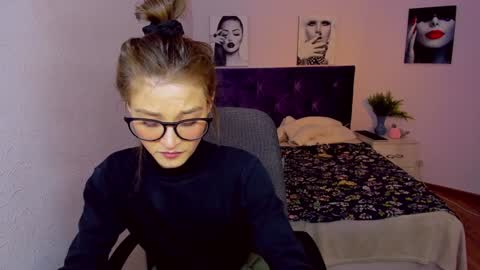 Snapshot of miapaw chatting on 14, 1, 2025 Mia online show from 14, 1, 2025