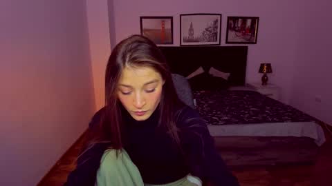 Snapshot of miapaw chatting on 15, 1, 2025 Mia online show from 15, 1, 2025