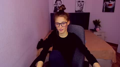 Snapshot of miapaw chatting on 18, 1, 2025 Mia online show from 18, 1, 2025