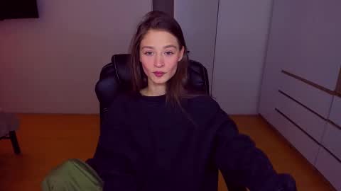 Snapshot of miapaw chatting on 10, 2, 2025 Mia online show from 10, 2, 2025