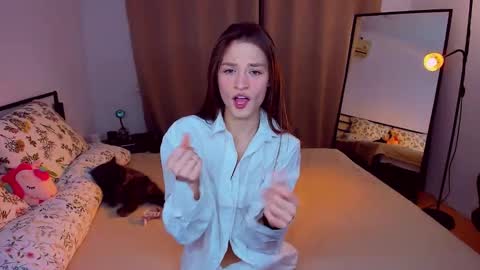 Snapshot of miapaw chatting on 10, 2, 2025 Mia online show from 10, 2, 2025