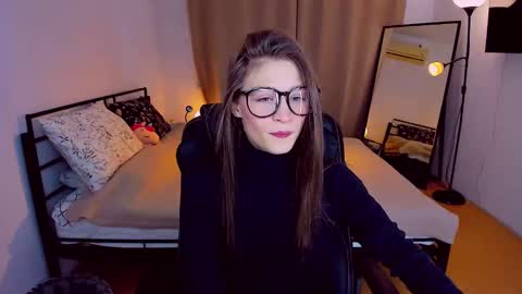 Snapshot of miapaw chatting on 13, 2, 2025 Mia online show from 13, 2, 2025