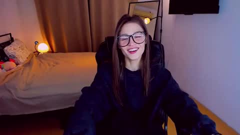 Snapshot of miapaw chatting on 14, 2, 2025 Mia online show from 14, 2, 2025