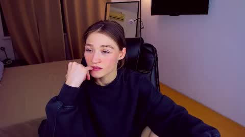 Snapshot of miapaw chatting on 5, 3, 2025 Mia online show from 5, 3, 2025