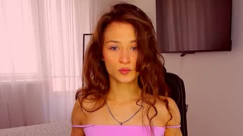 Snapshot of miapaw chatting on 12, 10, 2025 Mia online show from 12, 10, 2025