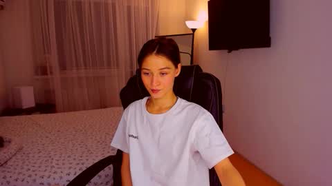 Snapshot of miapaw chatting on 12, 10, 2025 Mia online show from 12, 10, 2025