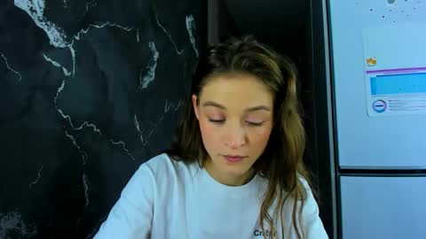 Snapshot of miapaw chatting on 21, 10, 2025 Mia online show from 21, 10, 2025