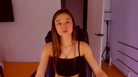 Snapshot of miapaw chatting on 26, 10, 2025 Mia online show from 26, 10, 2025