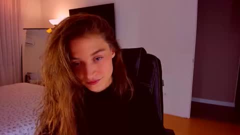 Snapshot of miapaw chatting on 3, 11, 2025 Mia online show from 3, 11, 2025