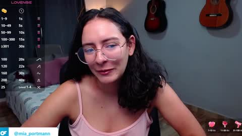 Snapshot of miaportman chatting on 3, 12, 2024 MIAPORTMANN online show from 3, 12, 2024