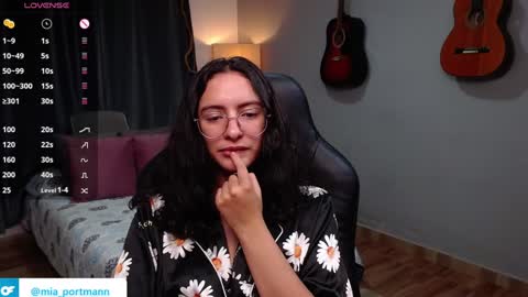 Snapshot of miaportman chatting on 3, 1, 2025 MIAPORTMANN online show from 3, 1, 2025