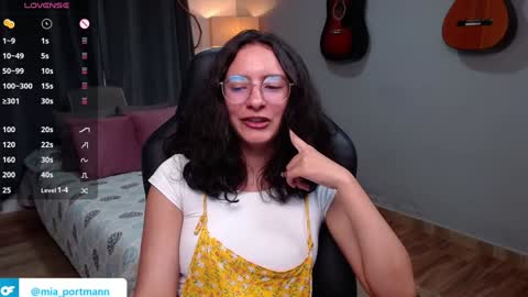 Snapshot of miaportman chatting on 4, 1, 2025 MIAPORTMANN online show from 4, 1, 2025