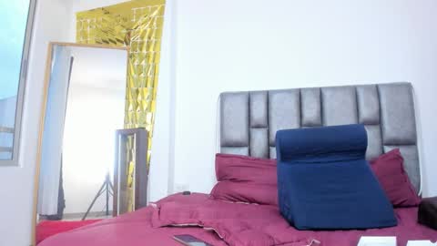 Mia Milf online show from 11, 1, 2026