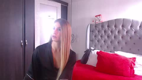 Mia Romanove online show from 4, 10, 2025