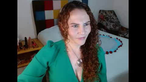 miavellvett online show from 5, 10, 2025
