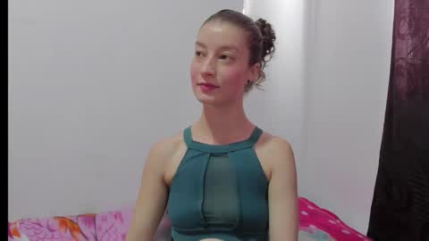 Snapshot of miavolkova_ chatting on 27, 10, 2025 Chloe online show from 27, 10, 2025