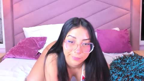 MiaWeiss online show from 4, 12, 2025