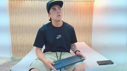 Snapshot of michaell_shaw chatting on 24, 2, 2026 Micharell online show from 24, 2, 2026