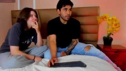 Snapshot of michelandchris chatting on 25, 11, 2025 MichelandChris online show from 25, 11, 2025