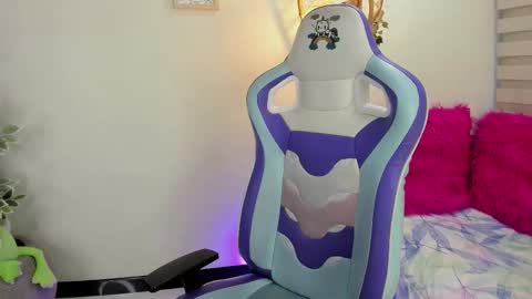 MICHELLE CHANG online show from 27, 11, 2025